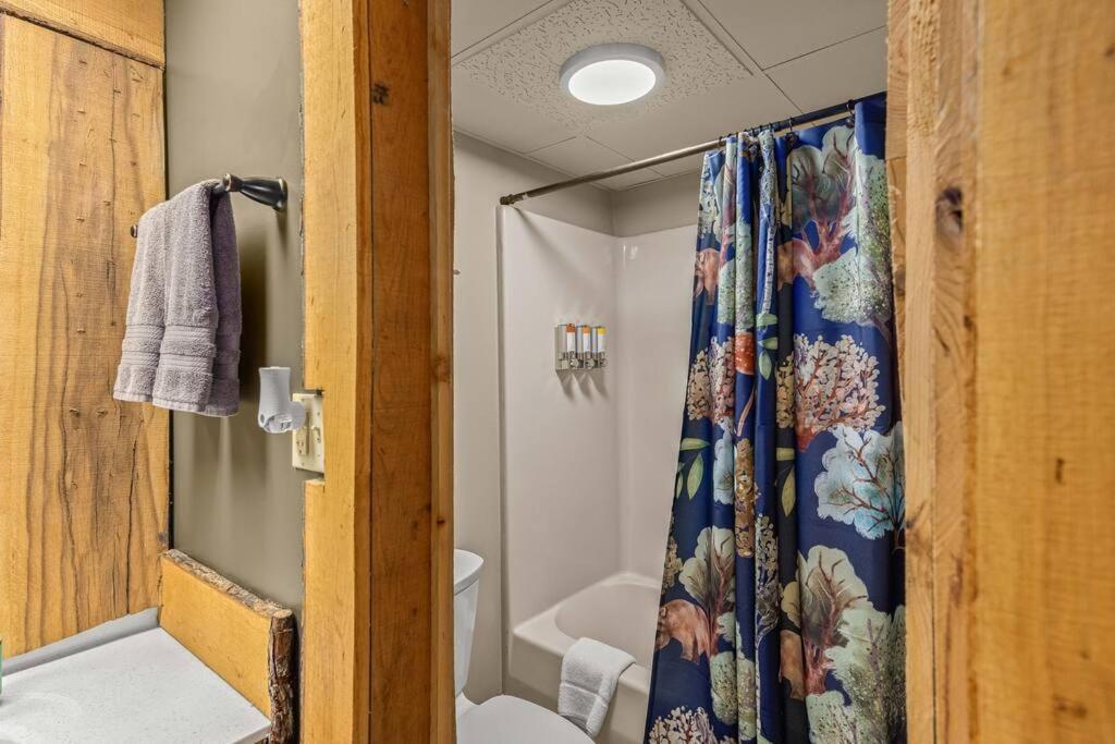 Stonegate Lodge Fire Pit 50In Tv Salt Water Pool Fast Wi-Fi Room #301 ユリーカ・スプリングス エクステリア 写真